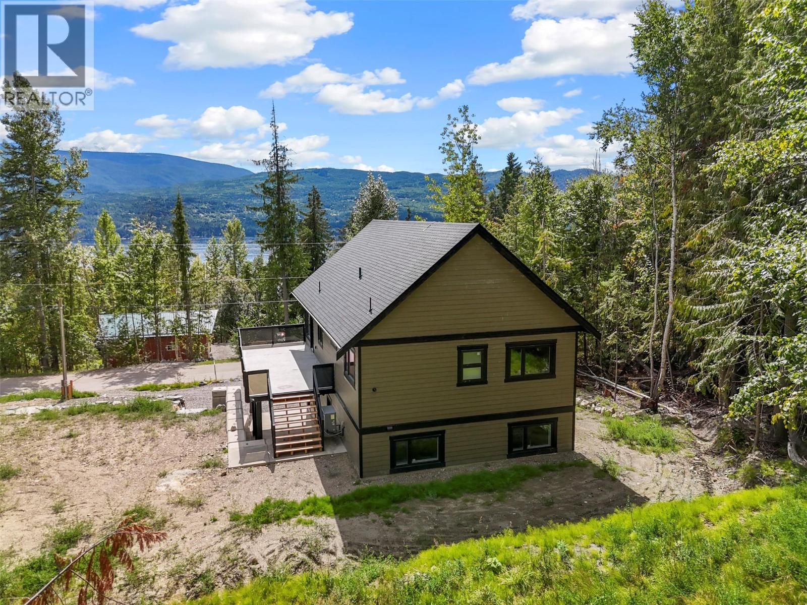 7455 Stampede Trail, Anglemont, British Columbia  V0E 1M8 - Photo 7 - 10379803