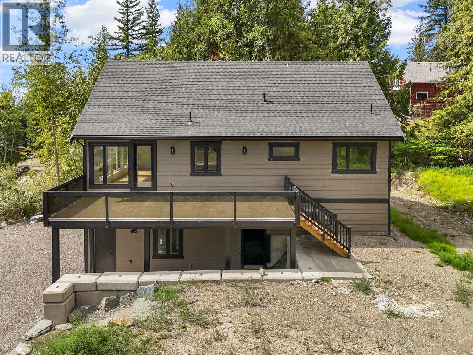 7455 Stampede Trail, Anglemont, British Columbia  V0E 1M8 - Photo 8 - 10379803