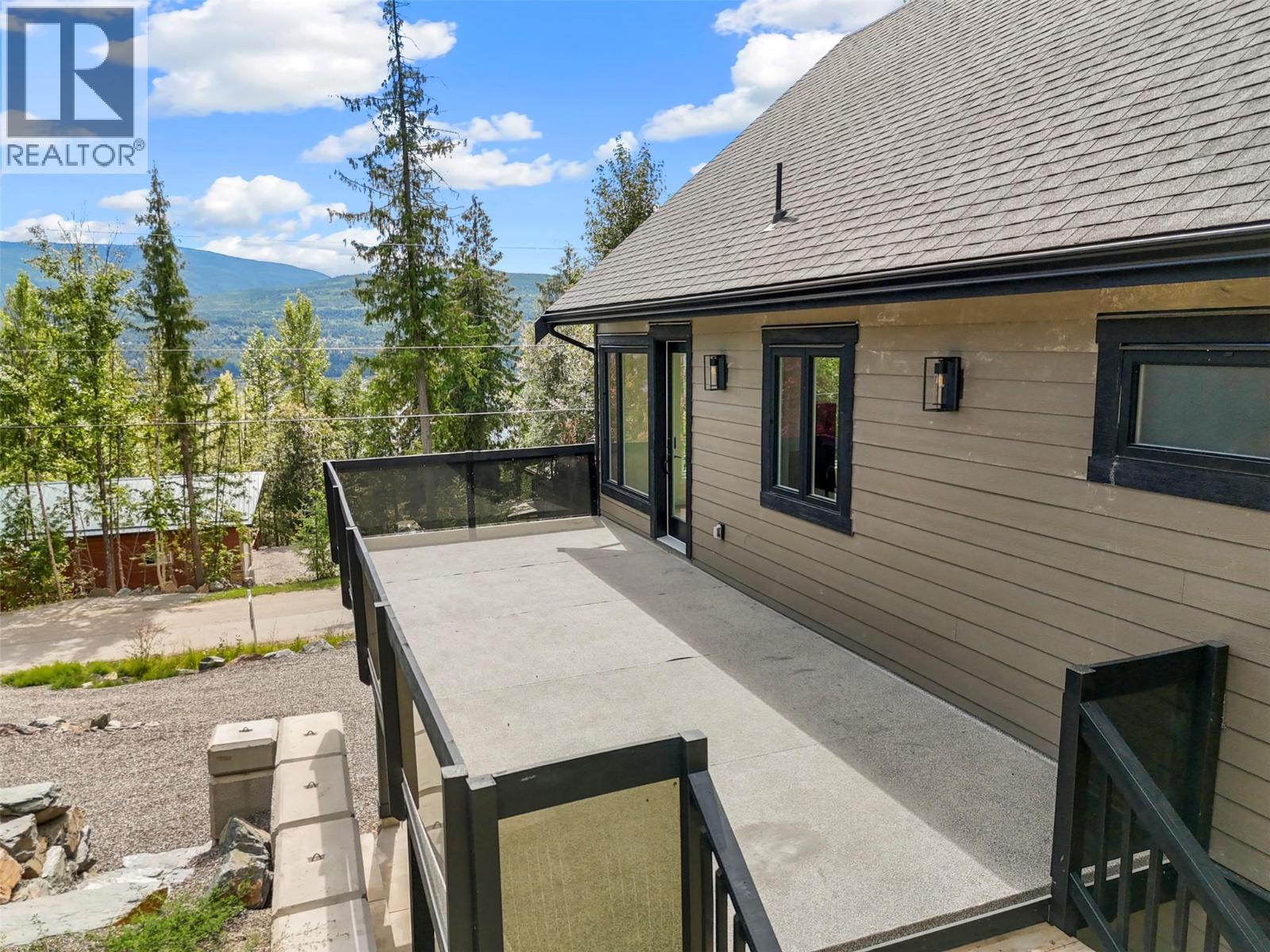 7455 Stampede Trail, Anglemont, British Columbia  V0E 1M8 - Photo 9 - 10379803
