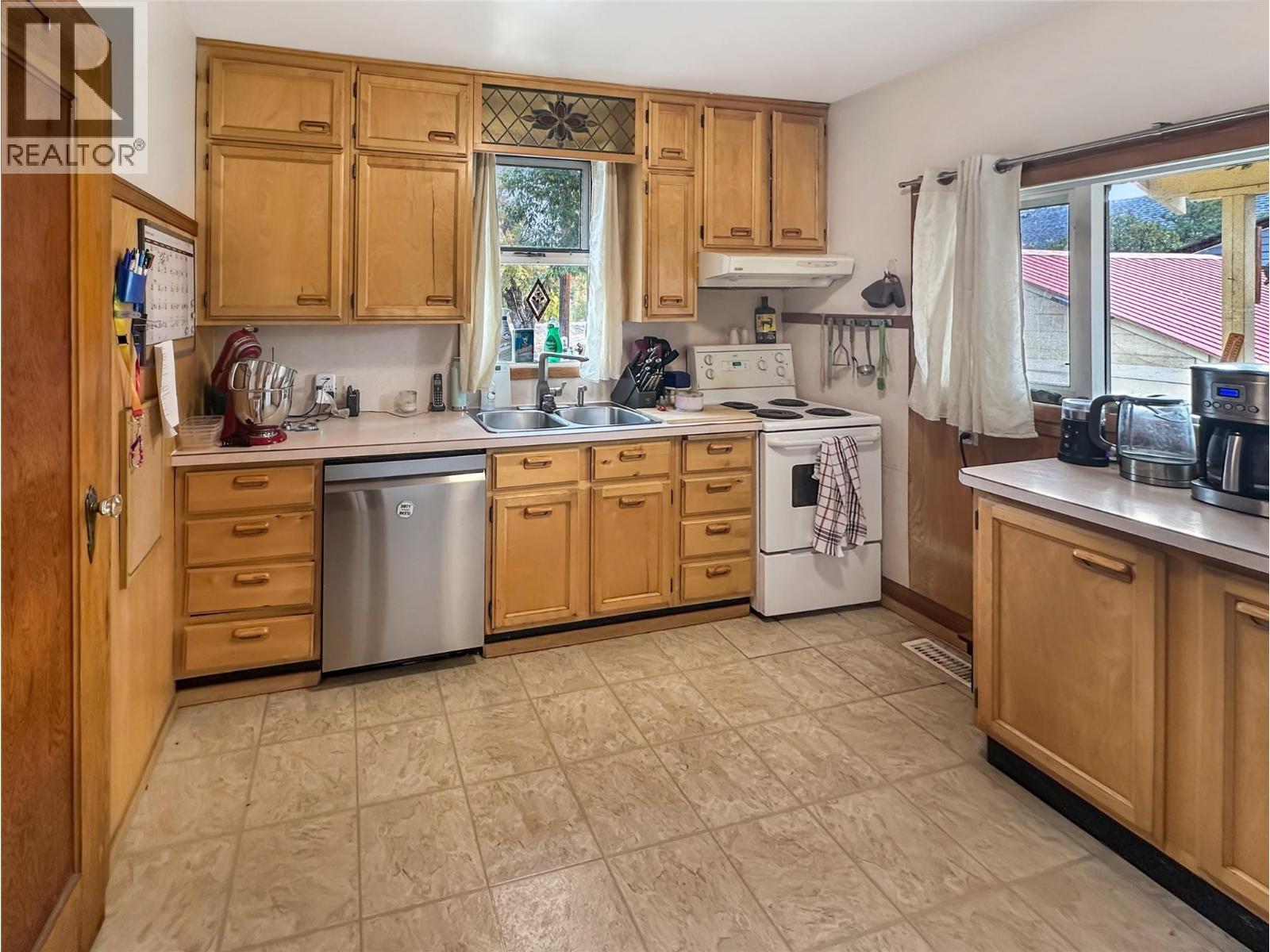 60 Angela Avenue, Princeton, British Columbia  V0X 1W0 - Photo 3 - 10379839