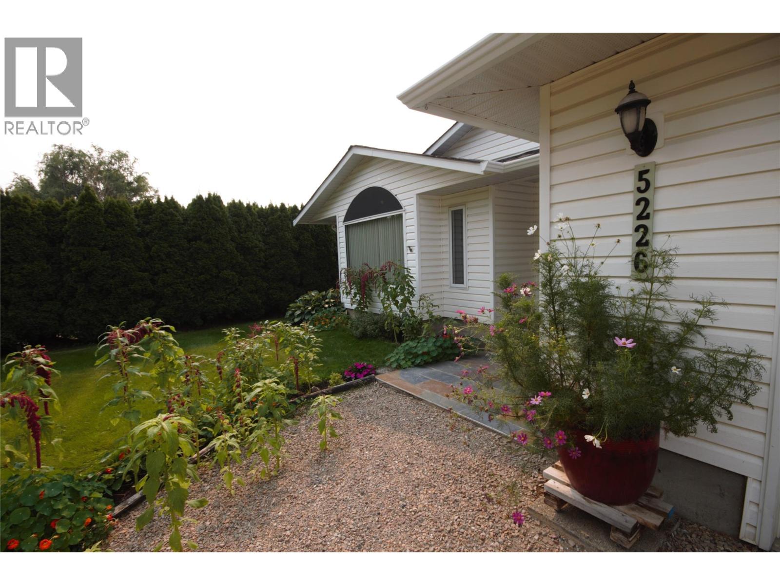 5226 Haynes Road, Oliver, British Columbia  V0H 1T1 - Photo 6 - 10379841