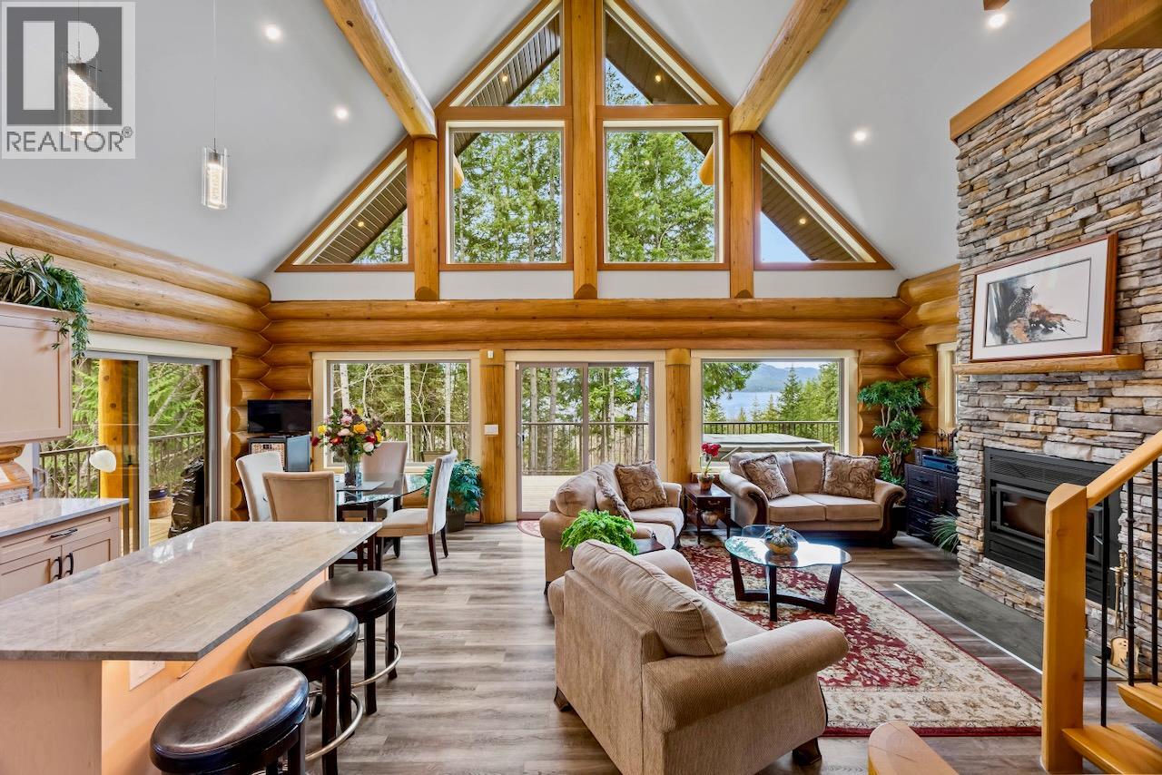 2589 Airstrip Road, anglemont, British Columbia