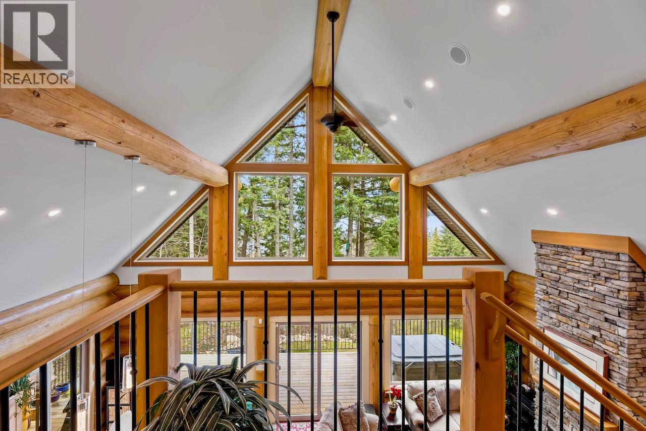 2589 Airstrip Road, Anglemont, British Columbia  V0E 1M8 - Photo 19 - 10379619