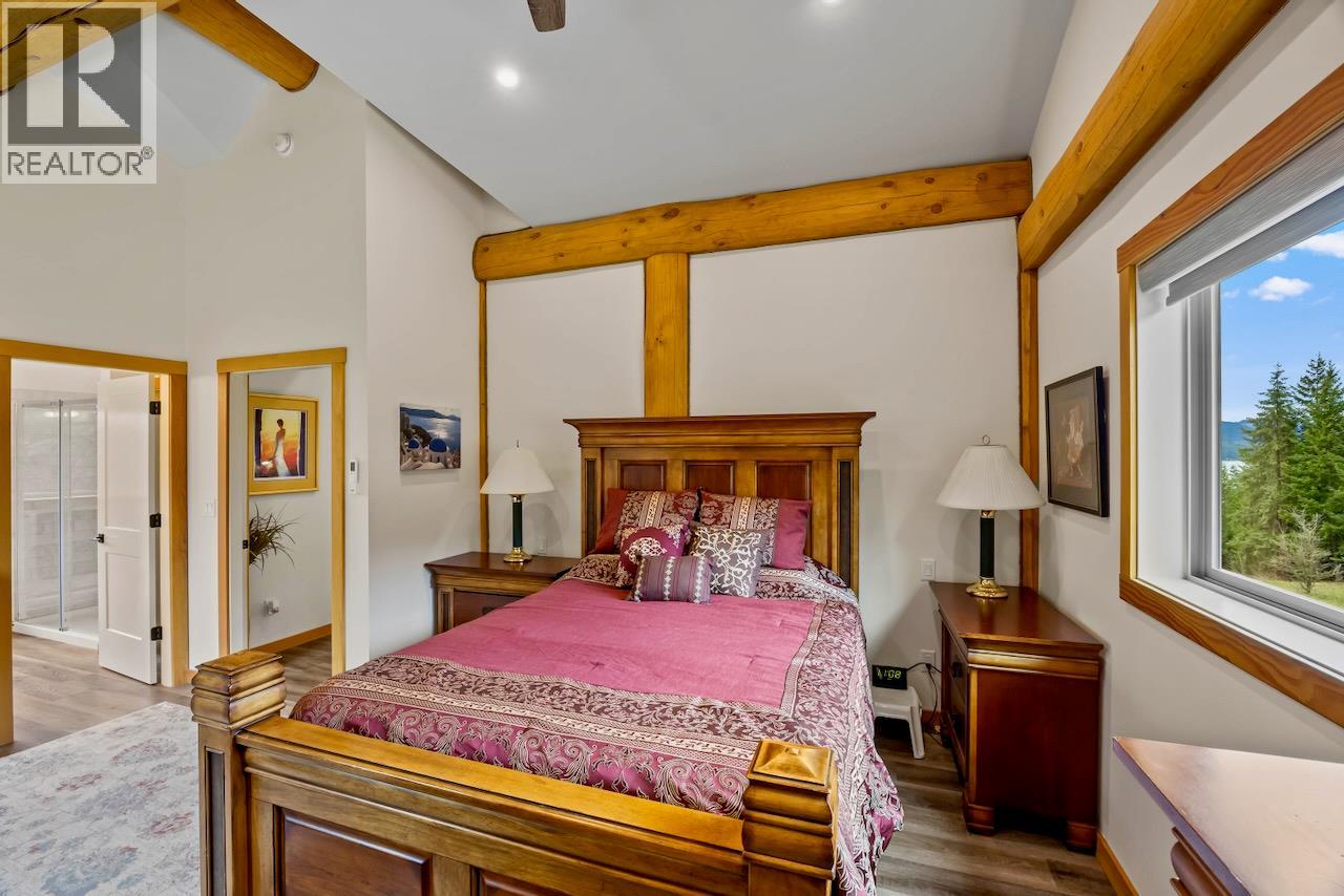 2589 Airstrip Road, Anglemont, British Columbia  V0E 1M8 - Photo 21 - 10379619