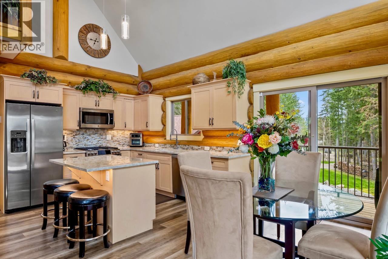 2589 Airstrip Road, Anglemont, British Columbia  V0E 1M8 - Photo 3 - 10379619