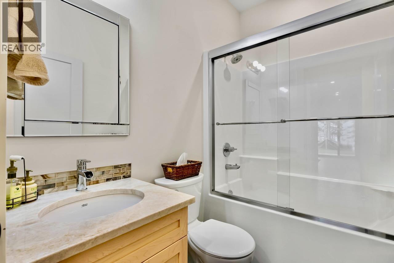 2589 Airstrip Road, Anglemont, British Columbia  V0E 1M8 - Photo 31 - 10379619