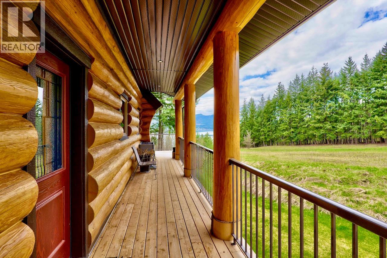 2589 Airstrip Road, Anglemont, British Columbia  V0E 1M8 - Photo 37 - 10379619