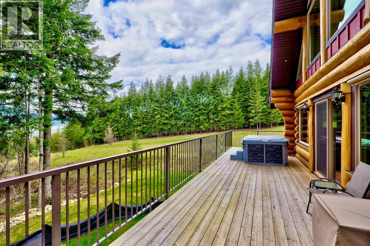 2589 Airstrip Road, Anglemont, British Columbia  V0E 1M8 - Photo 39 - 10379619