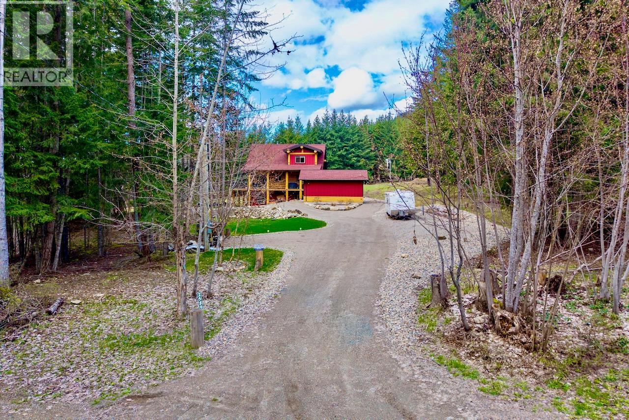 2589 Airstrip Road, Anglemont, British Columbia  V0E 1M8 - Photo 43 - 10379619