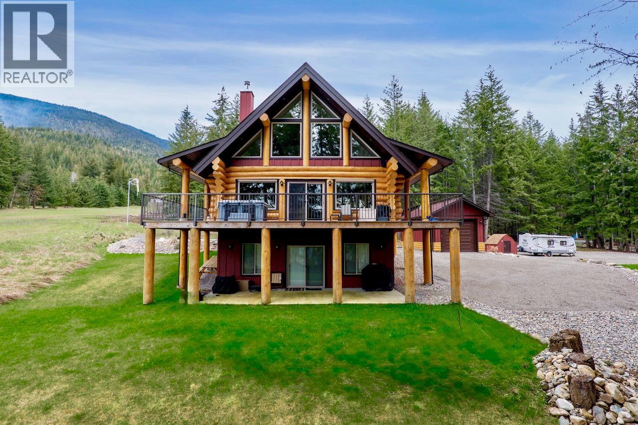 2589 Airstrip Road, Anglemont, British Columbia  V0E 1M8 - Photo 5 - 10379619