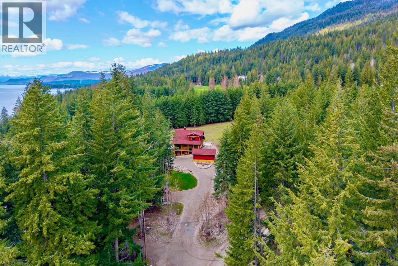 2589 Airstrip Road, Anglemont, British Columbia  V0E 1M8 - Photo 50 - 10379619