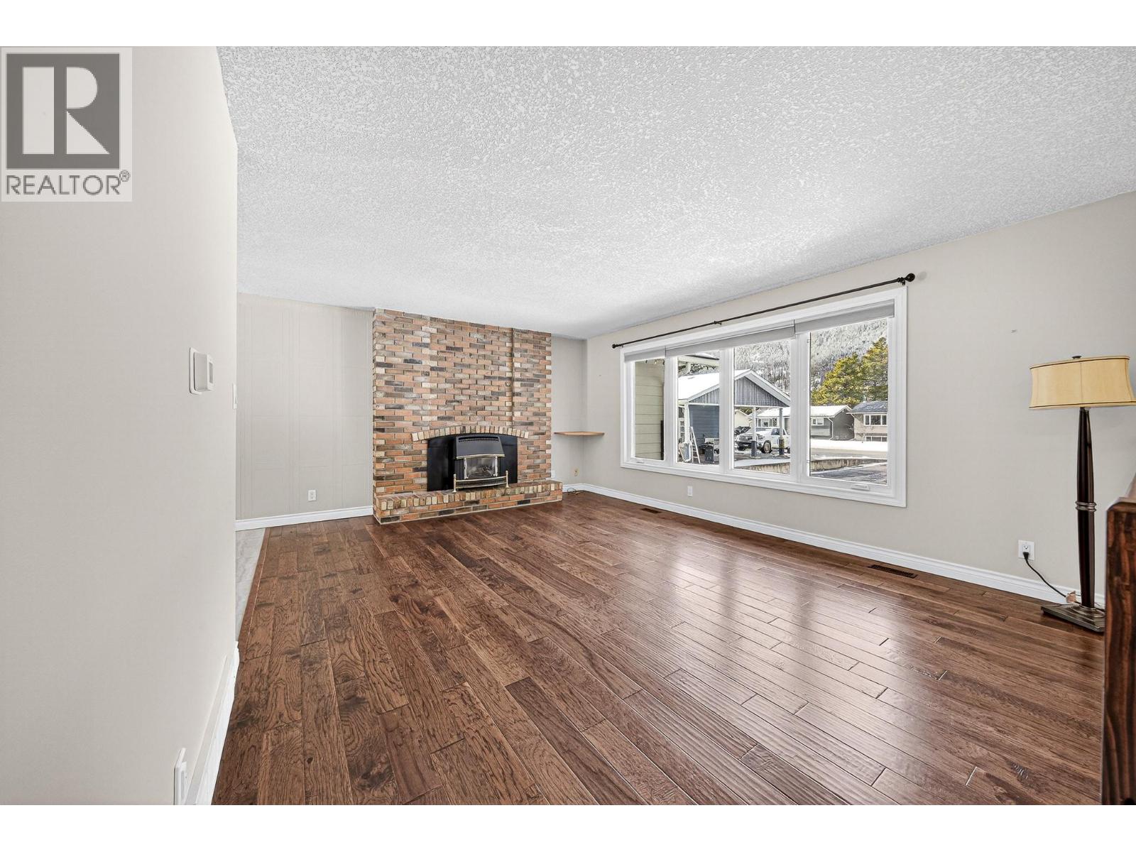 444 Engelmann Spruce Drive, Sparwood, British Columbia  V0B 2G1 - Photo 4 - 10370398