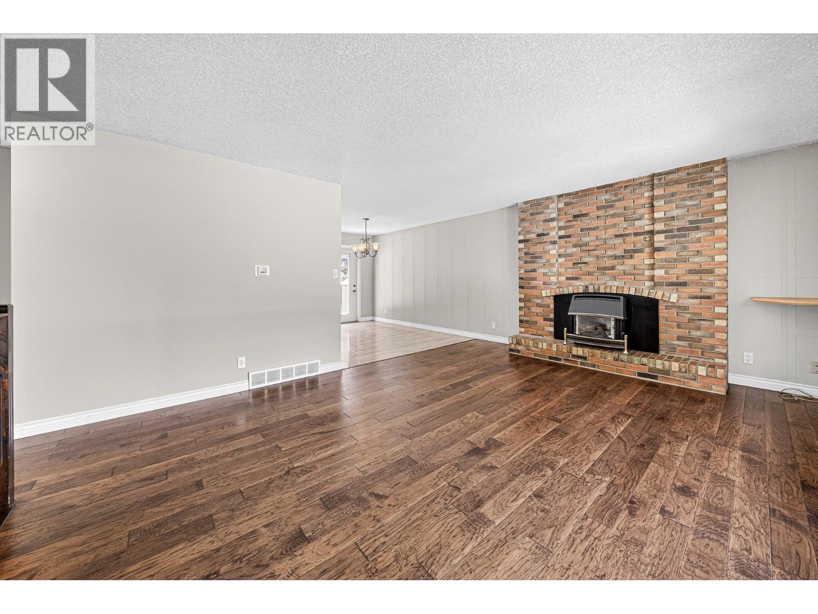 444 Engelmann Spruce Drive, Sparwood, British Columbia  V0B 2G1 - Photo 5 - 10370398