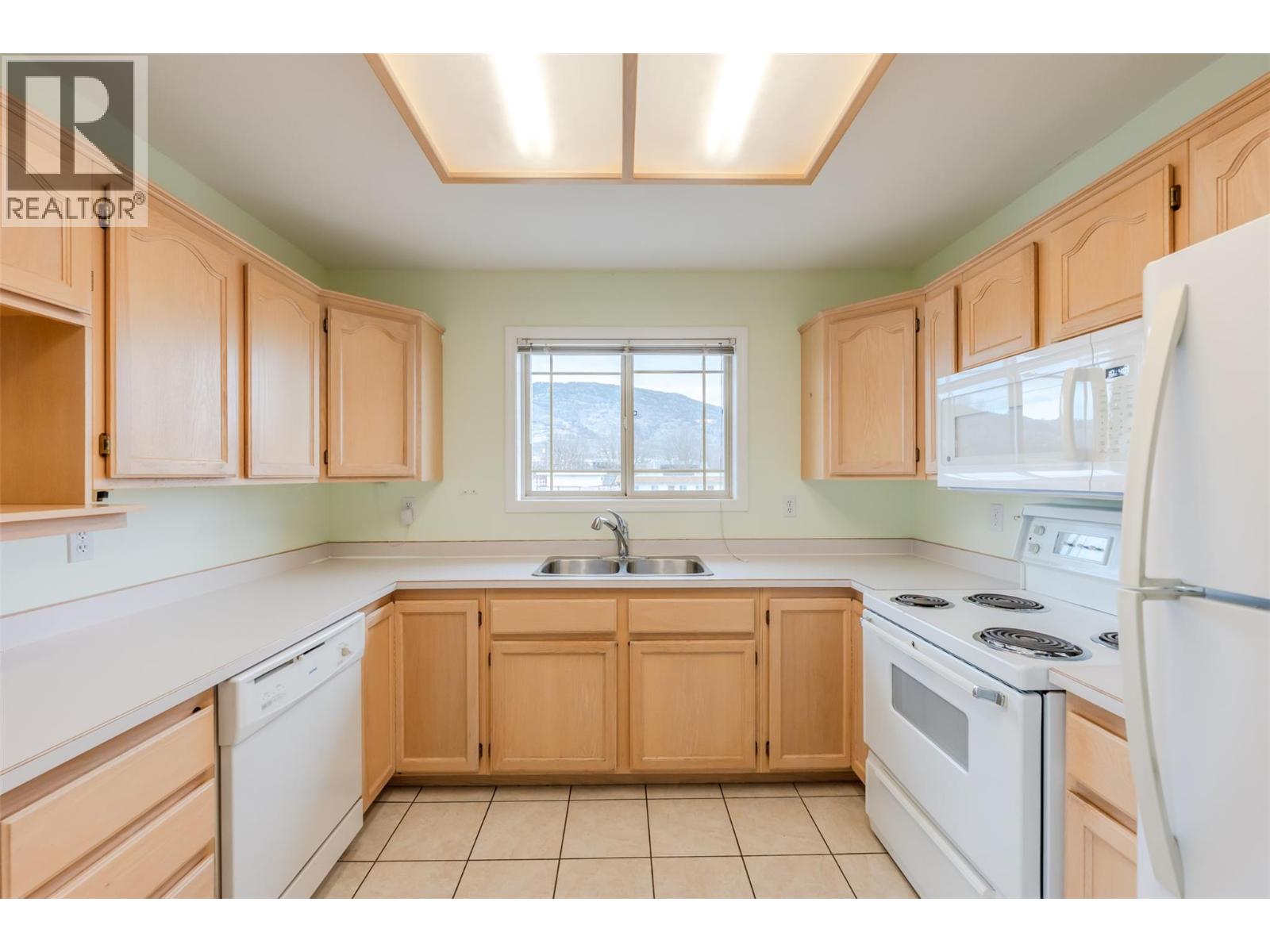 8302 68 Avenue Unit# 301, Osoyoos, British Columbia  V0H 1V7 - Photo 2 - 10379474