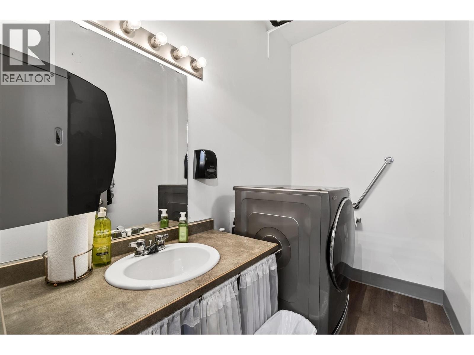 680 Marine Park Drive Unit# 1, Salmon Arm, British Columbia  V1E 3L4 - Photo 33 - 10378880