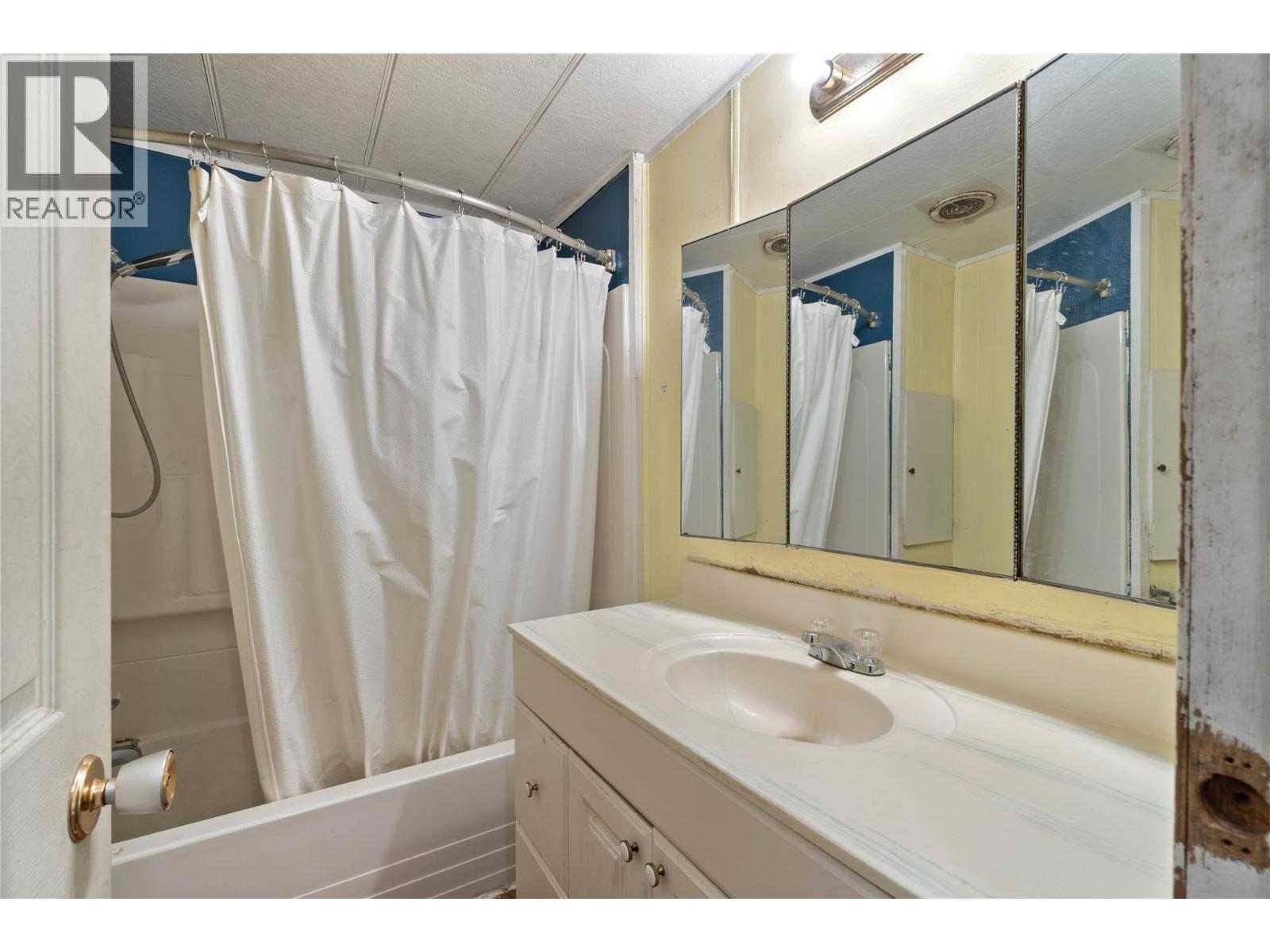 5165 Trans Canada Highway W, Kamloops, British Columbia  V1S 2A5 - Photo 5 - 10379895