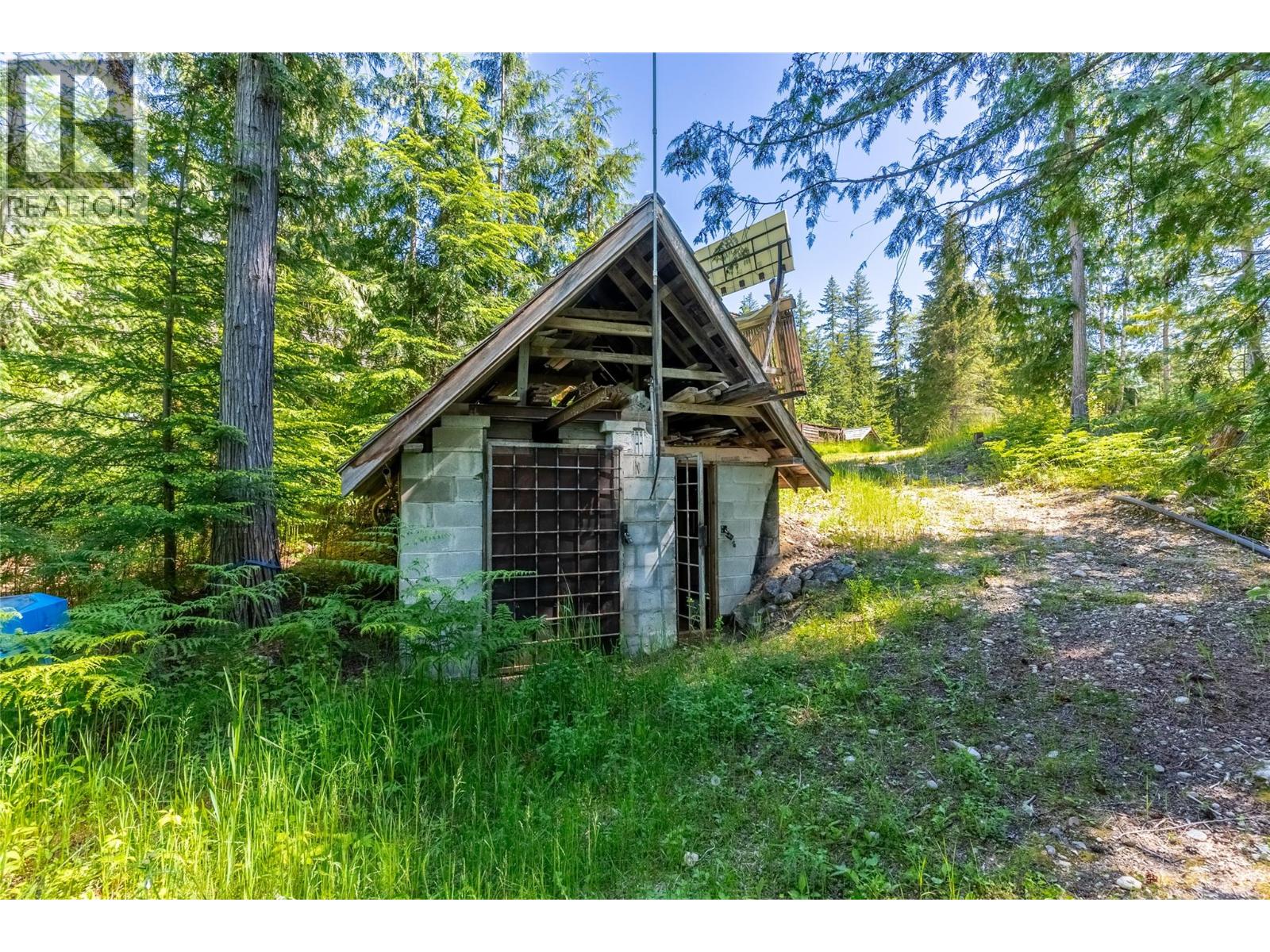 1415 Seymour River Road N, Seymour Arm, British Columbia  V0E 1M0 - Photo 35 - 10379634