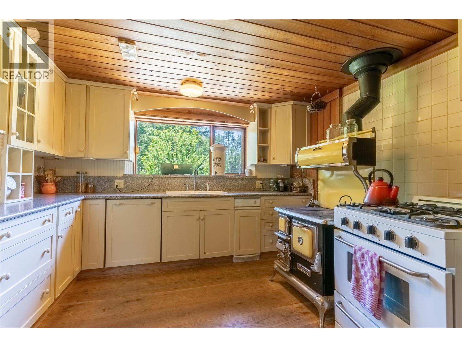 1415 Seymour River Road N, Seymour Arm, British Columbia  V0E 1M0 - Photo 7 - 10379634