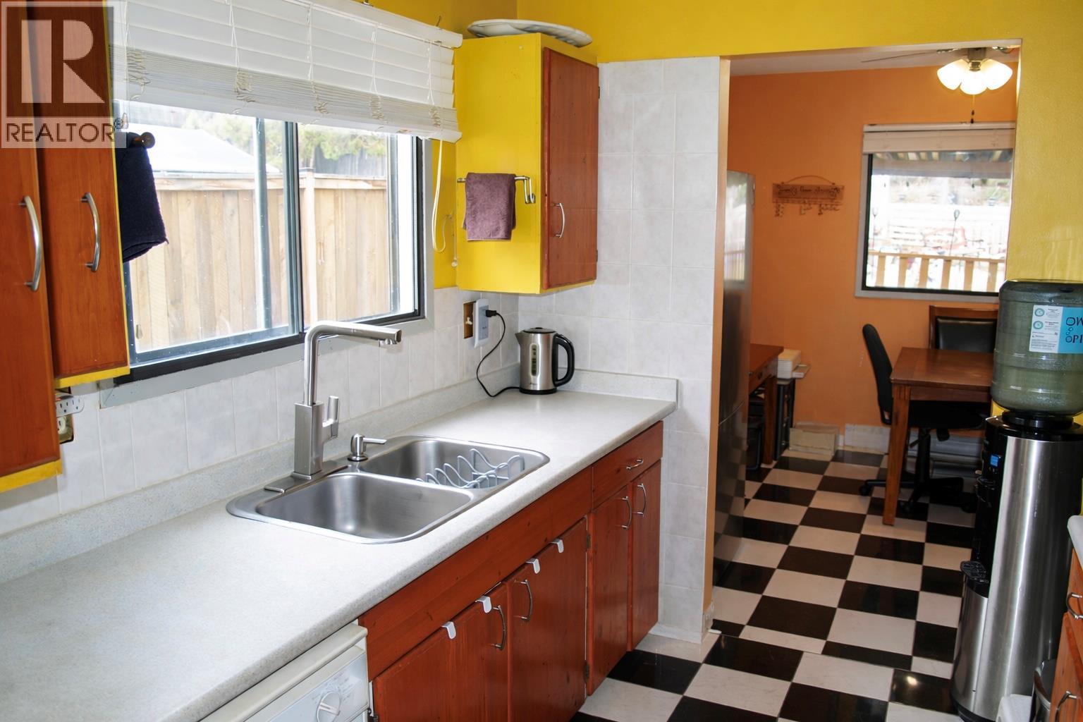 1876 Large Avenue, Kelowna, British Columbia  V1P 1L5 - Photo 5 - 10378467