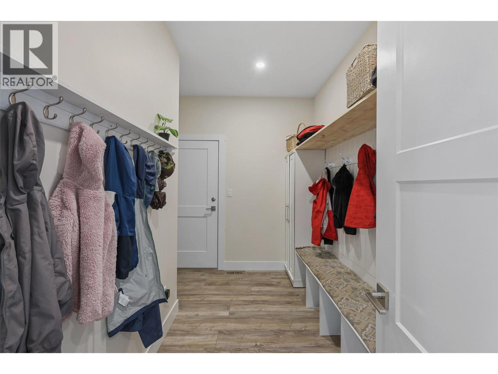 2742 Beachmount Crescent, Kamloops, British Columbia  V2B 0E6 - Photo 28 - 10379667