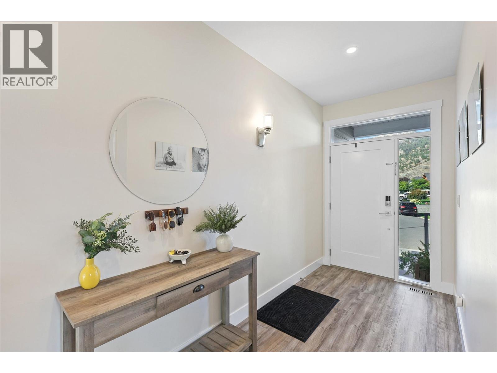 2742 Beachmount Crescent, Kamloops, British Columbia  V2B 0E6 - Photo 6 - 10379667
