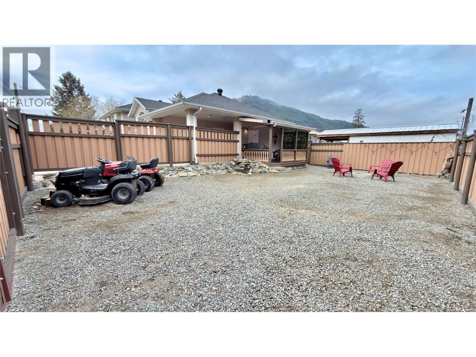 611 Gertrude Street, Midway, British Columbia  V0H 1M0 - Photo 10 - 10379901
