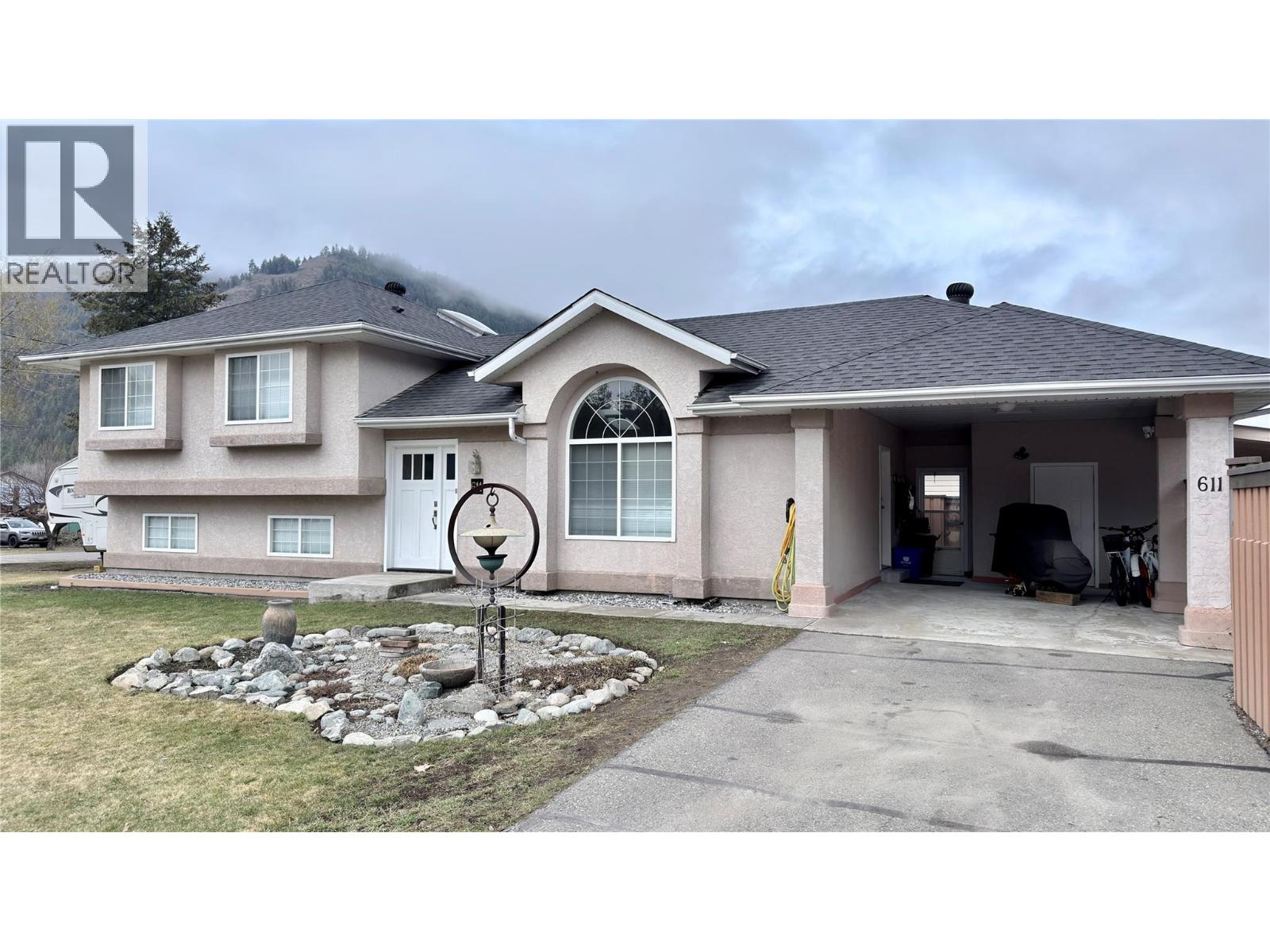 611 Gertrude Street, Midway, British Columbia  V0H 1M0 - Photo 2 - 10379901