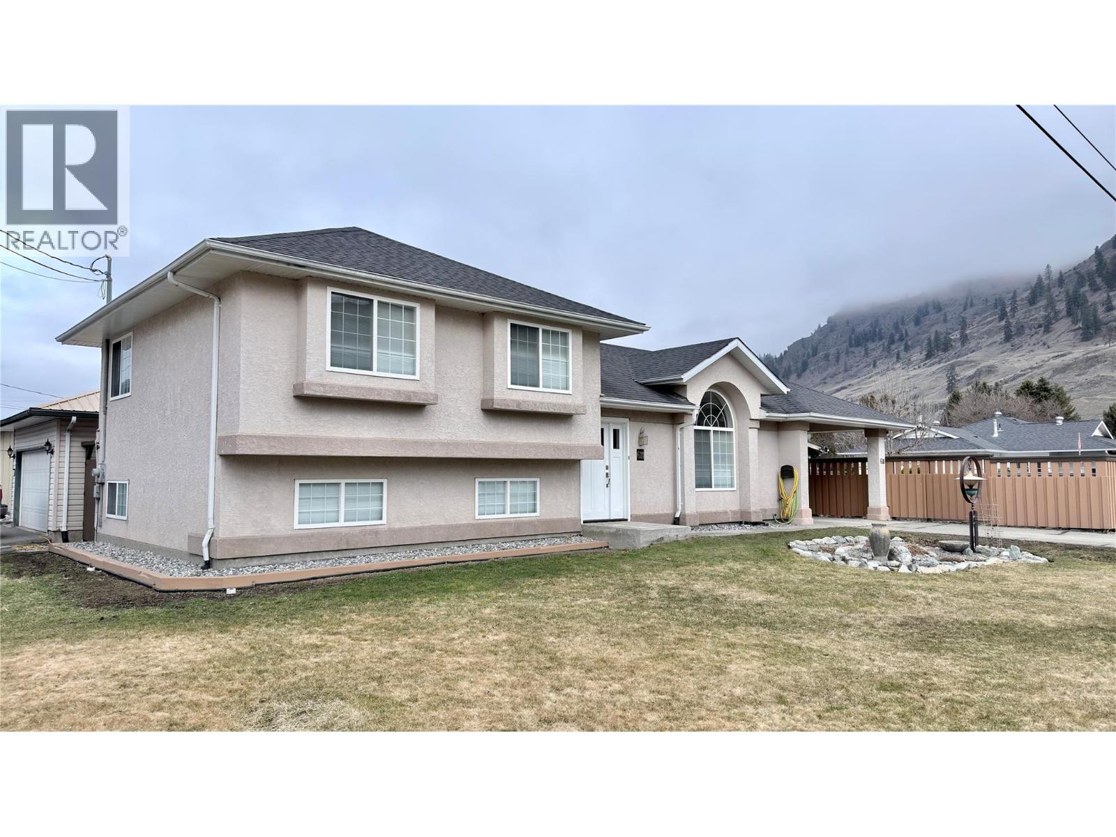 611 Gertrude Street, Midway, British Columbia  V0H 1M0 - Photo 3 - 10379901
