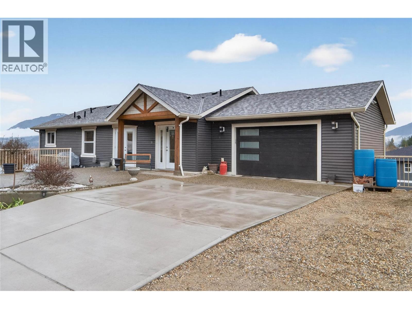 102 Gunter Ellison Road, Enderby, British Columbia  V4Y 4G1 - Photo 2 - 10378100