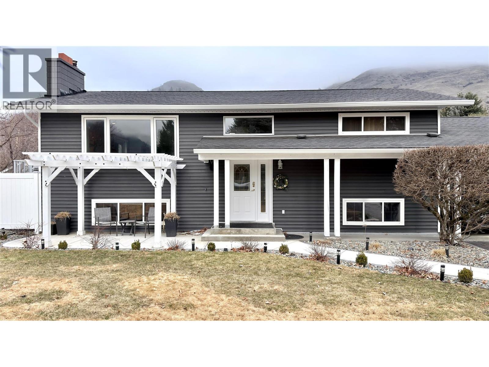 461 Eighth Avenue, Midway, British Columbia  V0H 1M0 - Photo 1 - 10379900
