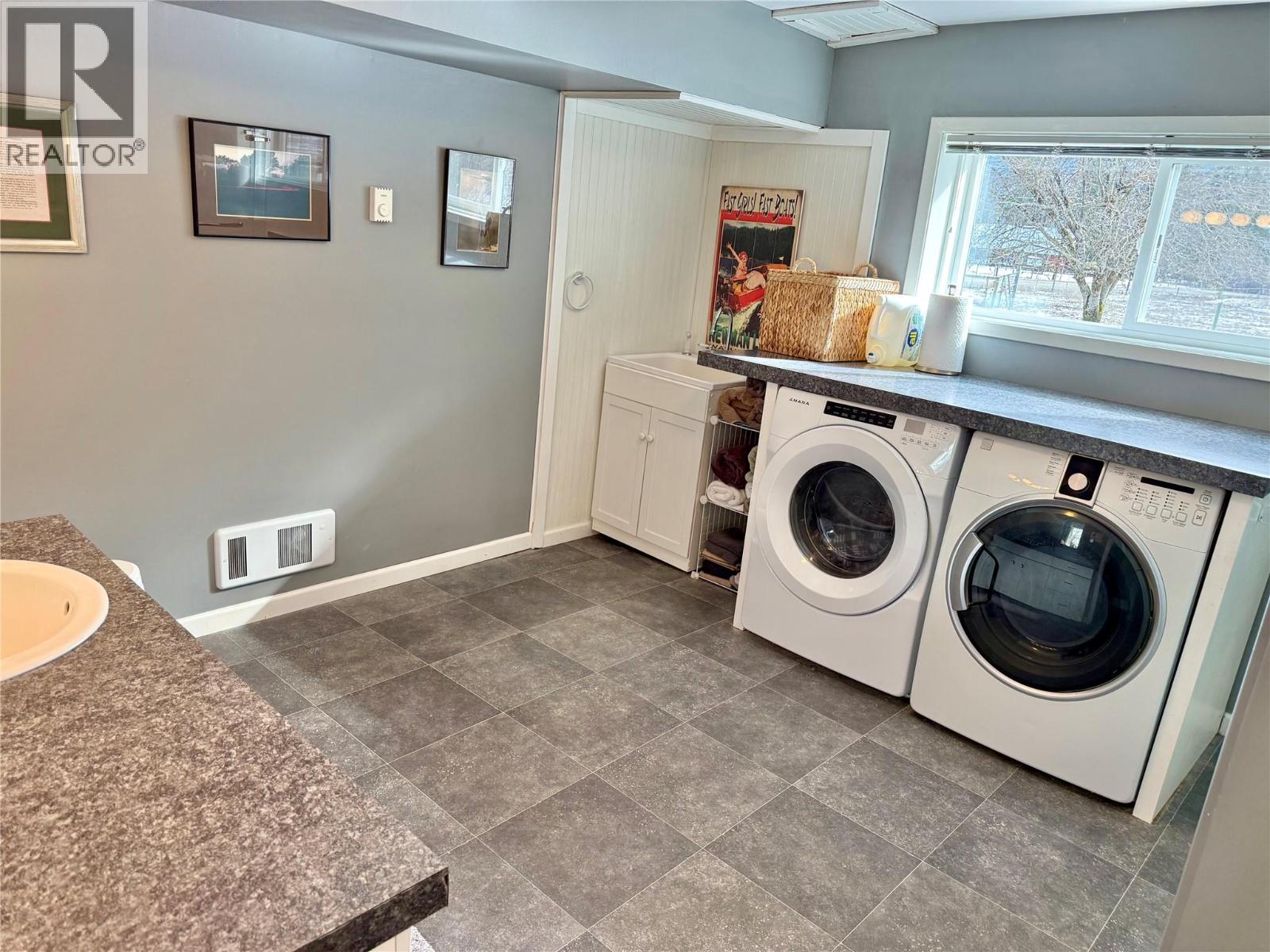 12451 Brown Creek Road, Grand Forks, British Columbia  V0H 1H8 - Photo 16 - 10379628