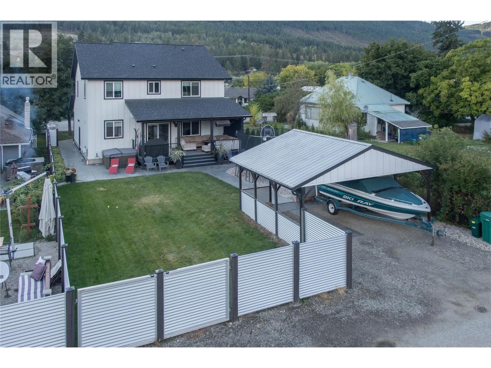 2253 Shuswap Avenue, lumby, British Columbia