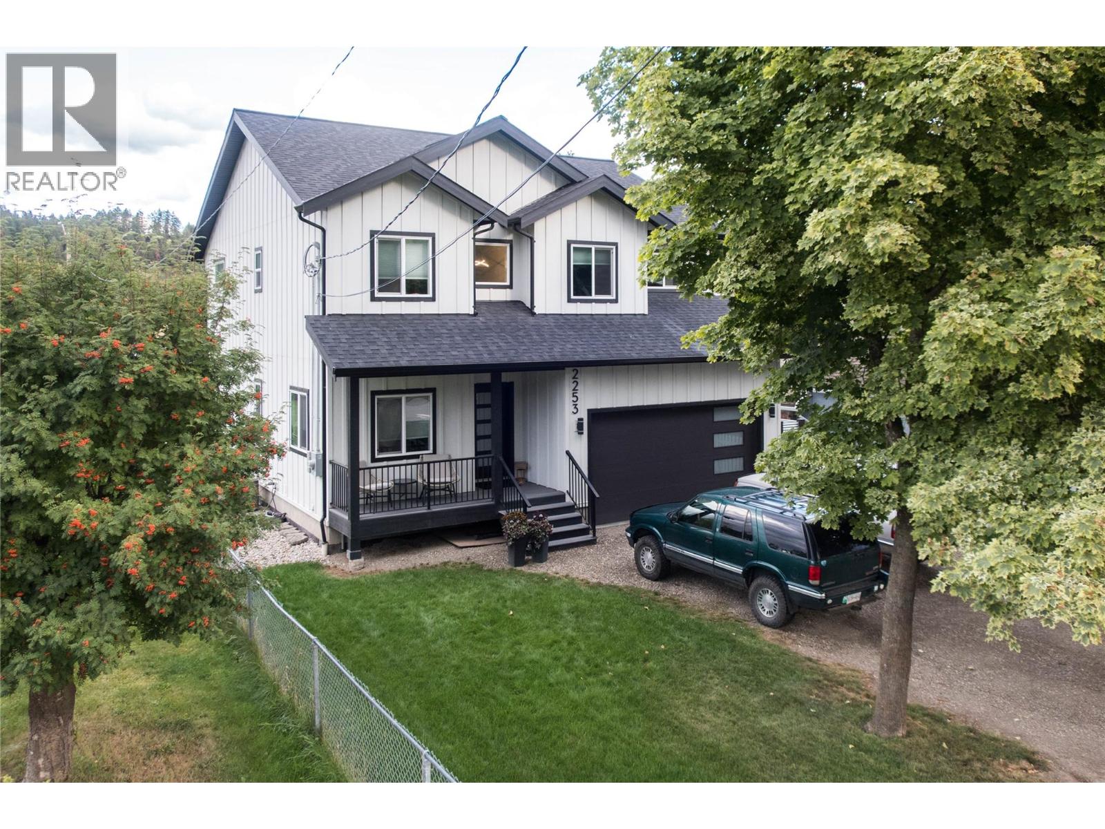 2253 Shuswap Avenue, Lumby, British Columbia  V0E 2G0 - Photo 3 - 10379801