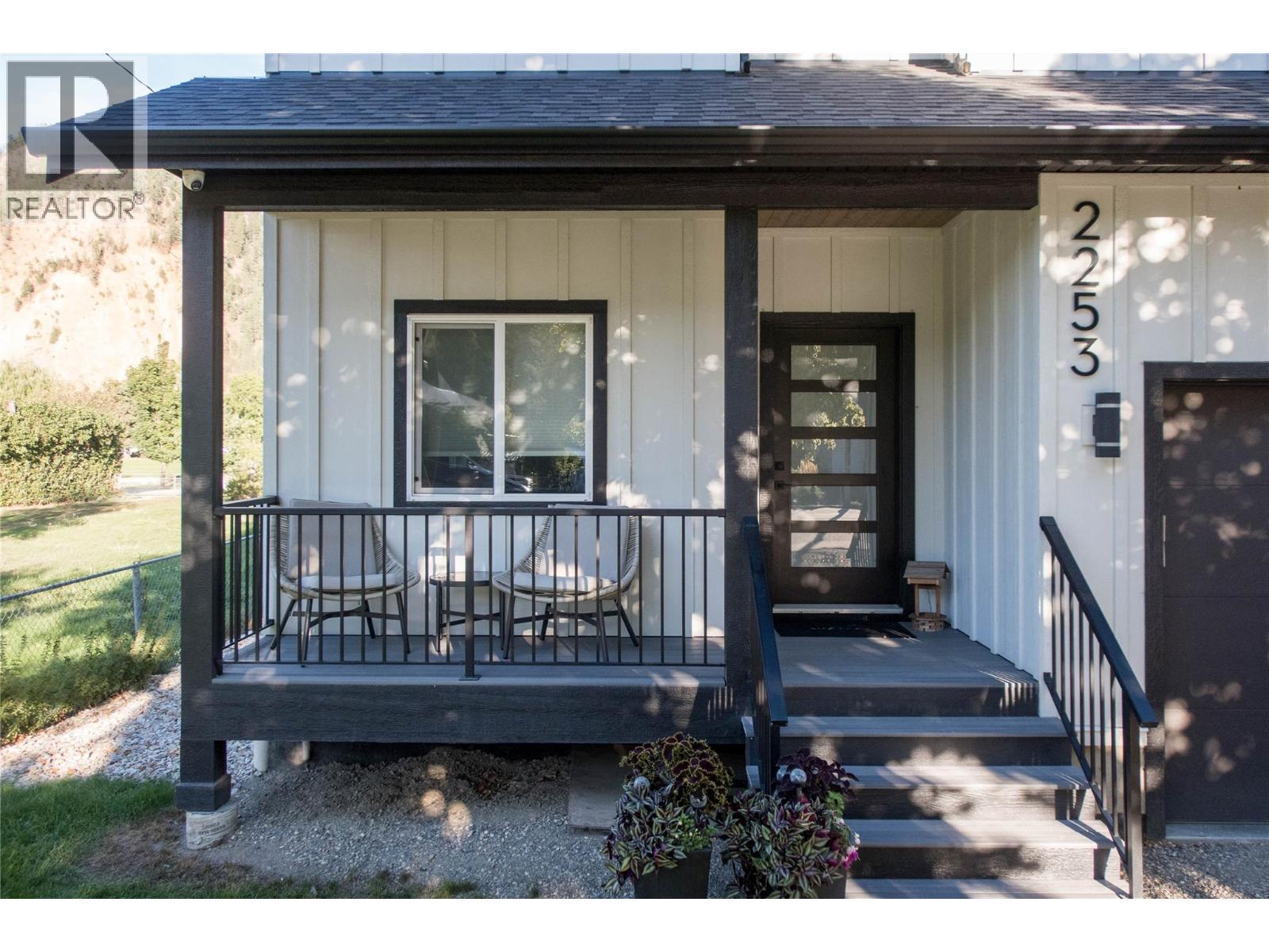 2253 Shuswap Avenue, Lumby, British Columbia  V0E 2G0 - Photo 4 - 10379801