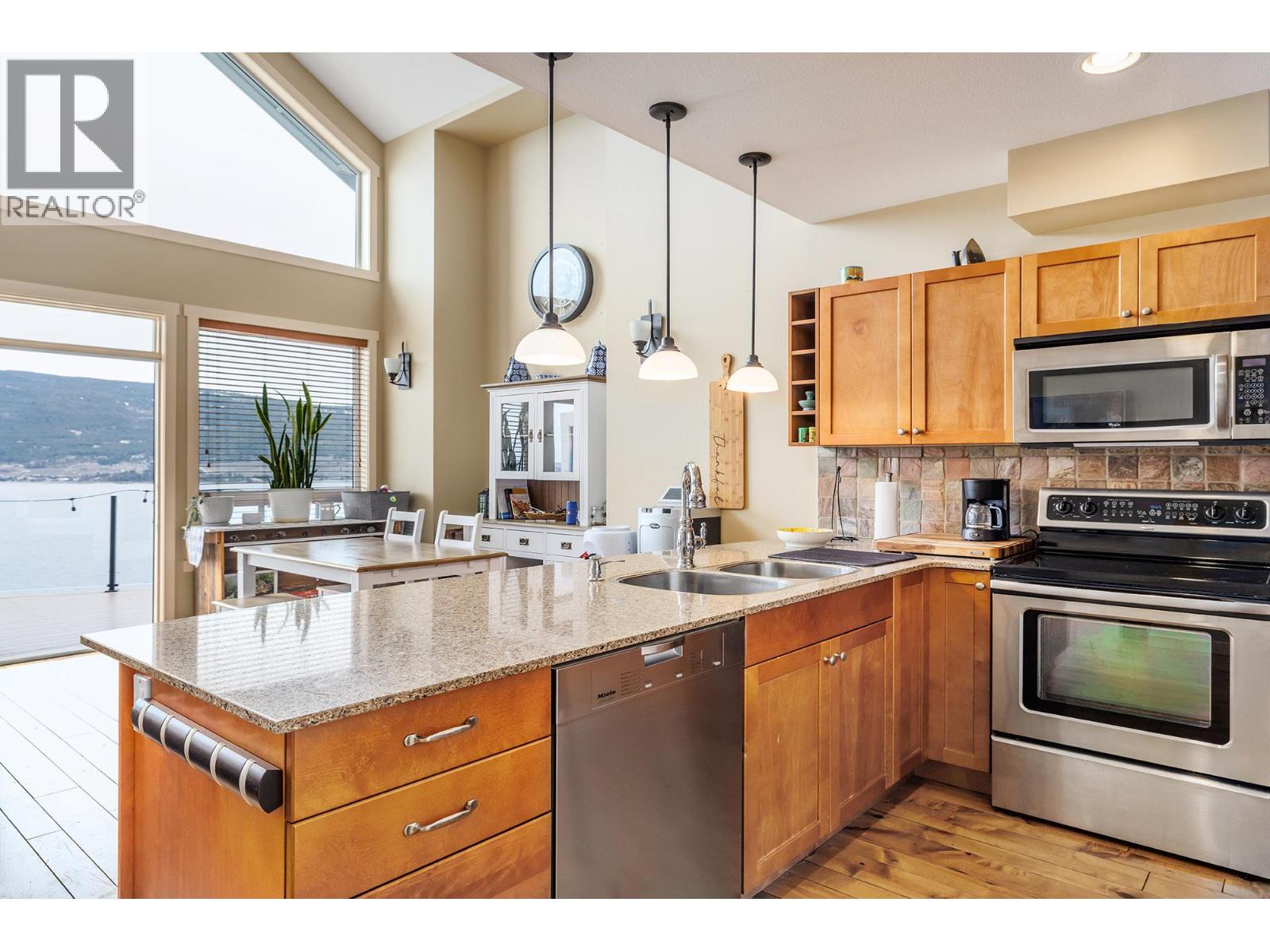 6930 Barcelona Drive, Kelowna, British Columbia  V1Z 3R8 - Photo 7 - 10379211