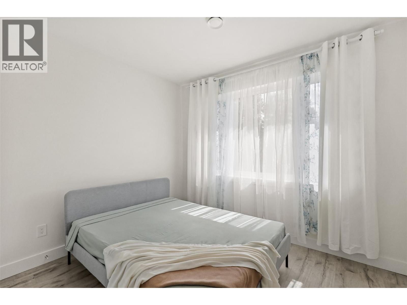 7670 Mountain Drive, Anglemont, British Columbia  V0E 1M8 - Photo 16 - 10379824