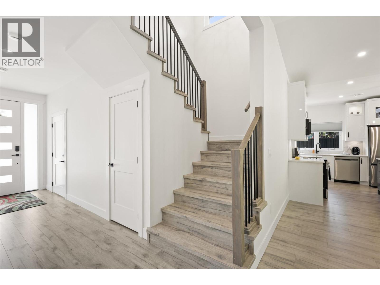 7670 Mountain Drive, Anglemont, British Columbia  V0E 1M8 - Photo 23 - 10379824