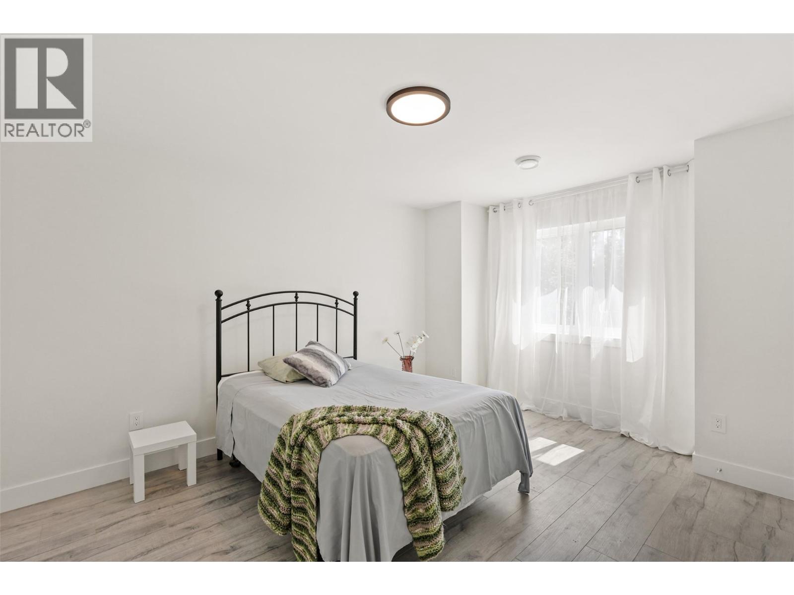 7670 Mountain Drive, Anglemont, British Columbia  V0E 1M8 - Photo 25 - 10379824