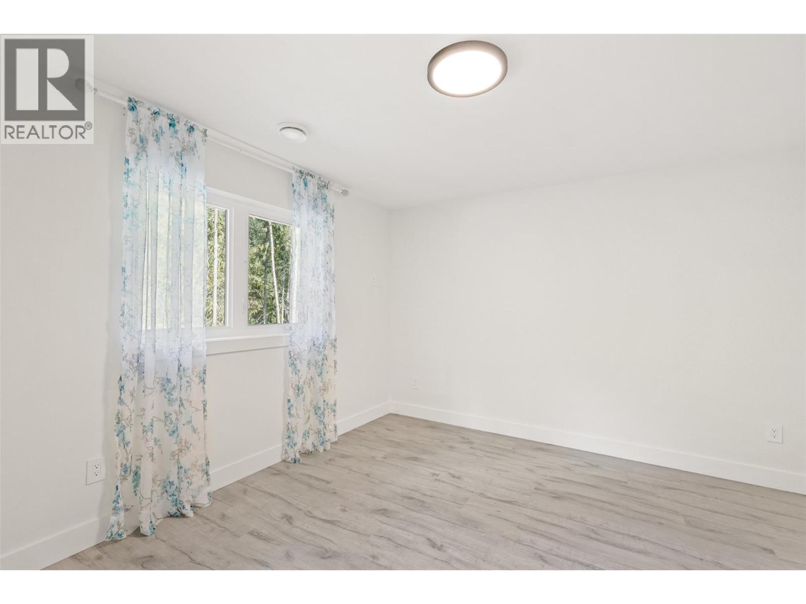 7670 Mountain Drive, Anglemont, British Columbia  V0E 1M8 - Photo 27 - 10379824
