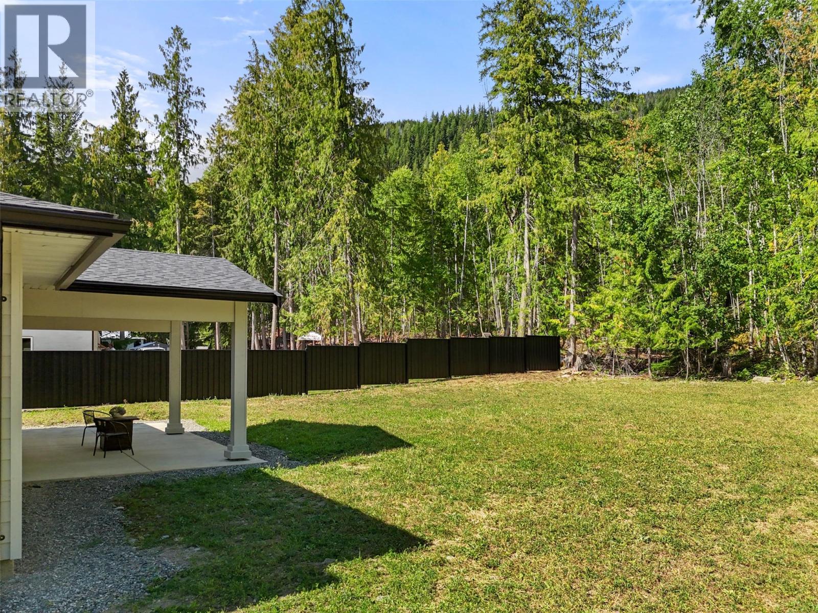 7670 Mountain Drive, Anglemont, British Columbia  V0E 1M8 - Photo 32 - 10379824