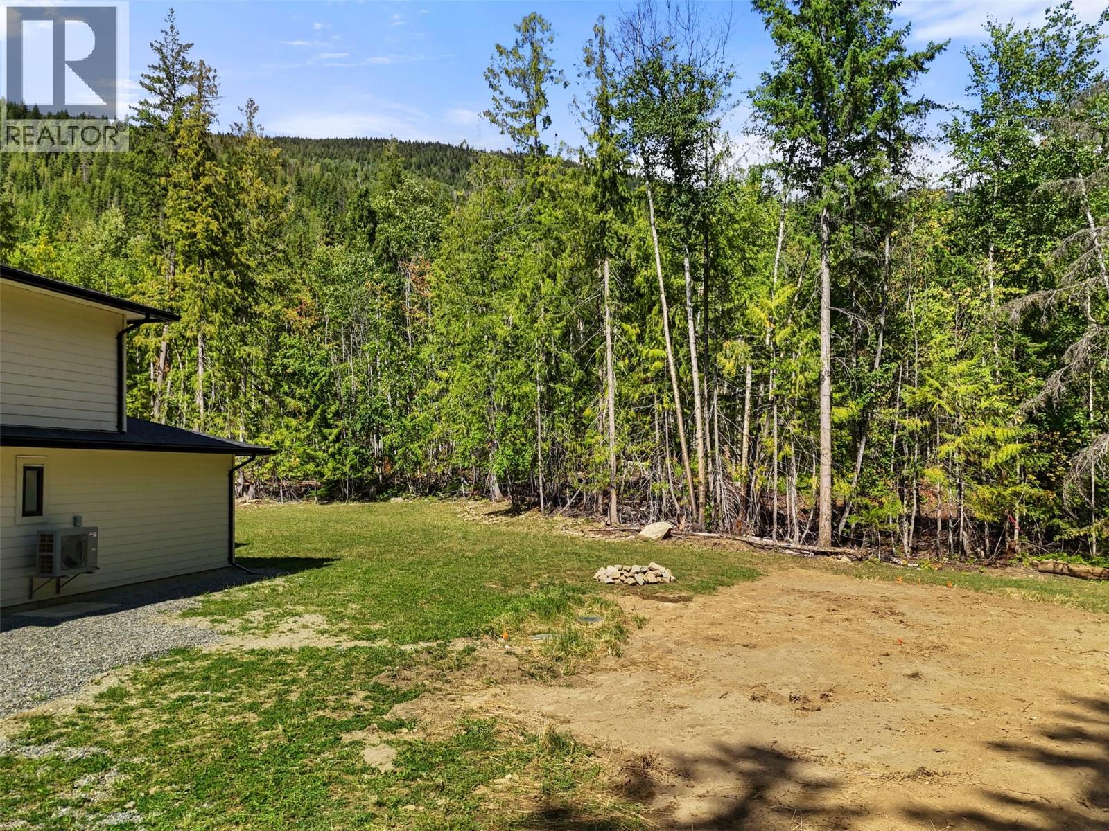7670 Mountain Drive, Anglemont, British Columbia  V0E 1M8 - Photo 33 - 10379824