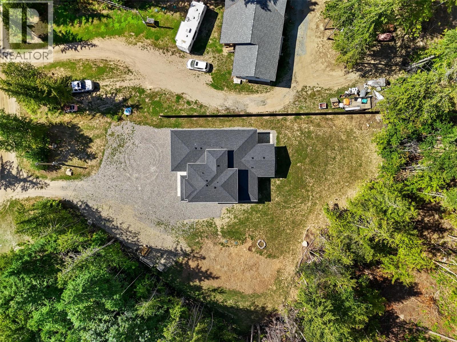 7670 Mountain Drive, Anglemont, British Columbia  V0E 1M8 - Photo 38 - 10379824