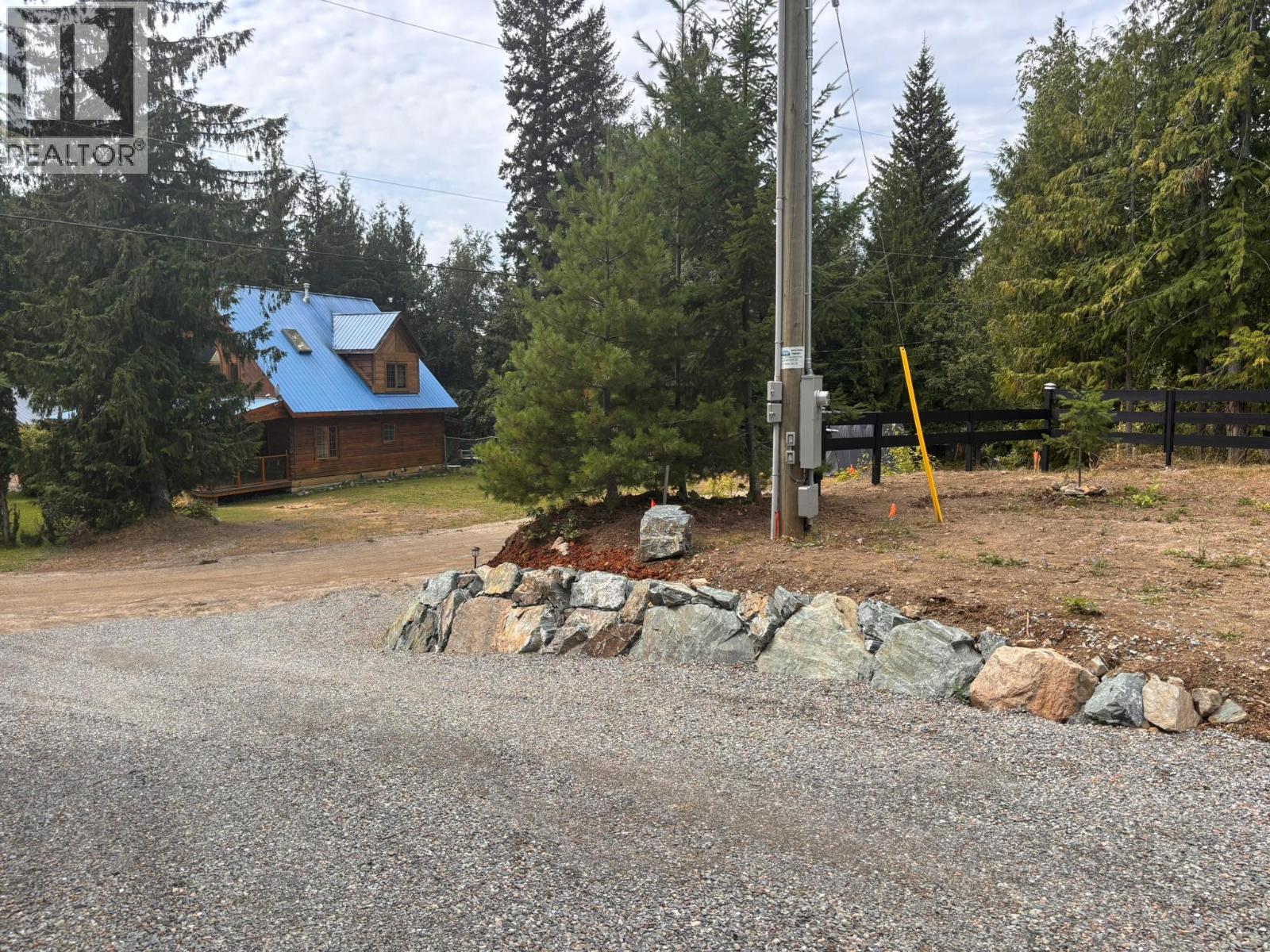 7670 Mountain Drive, Anglemont, British Columbia  V0E 1M8 - Photo 42 - 10379824