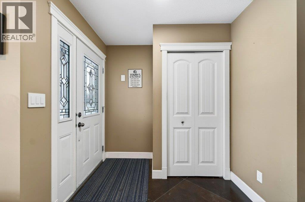 660 20 Street Ne Unit# 1, Salmon Arm, British Columbia  V1E 2K9 - Photo 2 - 10379349