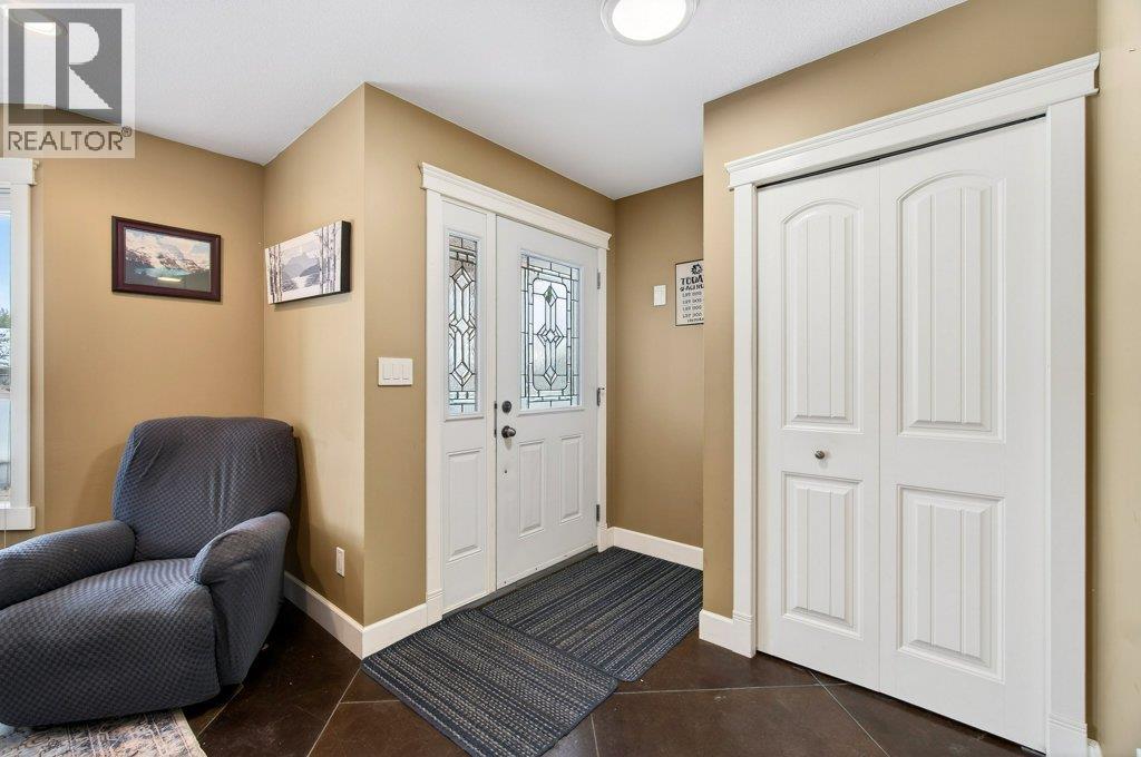 660 20 Street Ne Unit# 1, Salmon Arm, British Columbia  V1E 2K9 - Photo 3 - 10379349