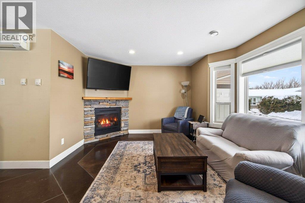 660 20 Street Ne Unit# 1, Salmon Arm, British Columbia  V1E 2K9 - Photo 5 - 10379349