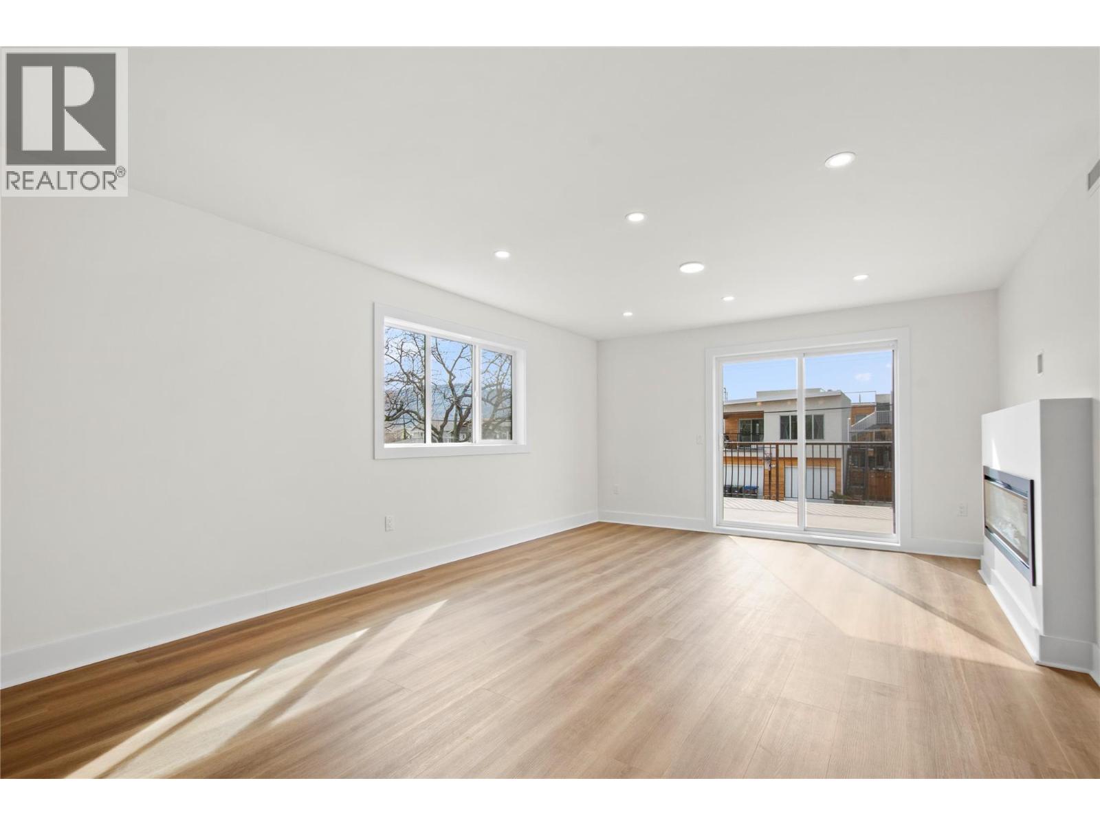 578 Lakeshore Drive Unit# 203, Penticton, British Columbia  V2A 1B9 - Photo 4 - 10379053