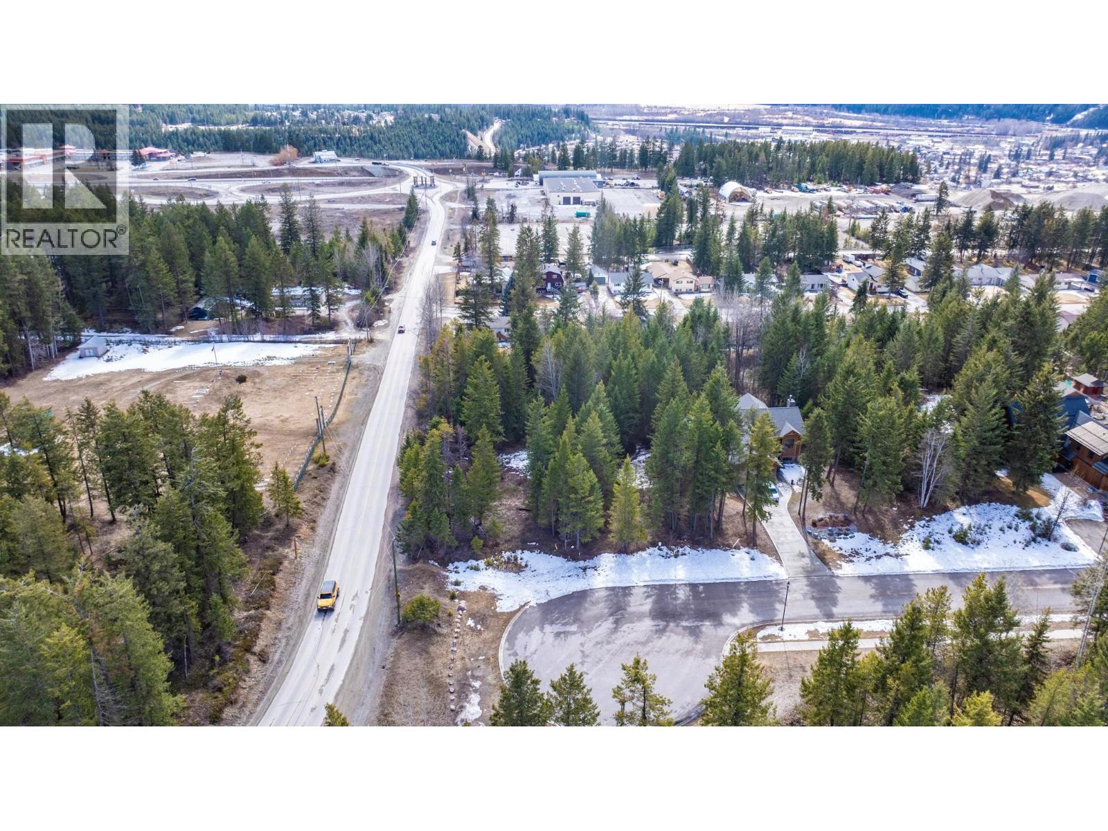 1400 Pine Drive, Golden, British Columbia  V0A 1H1 - Photo 4 - 10379950