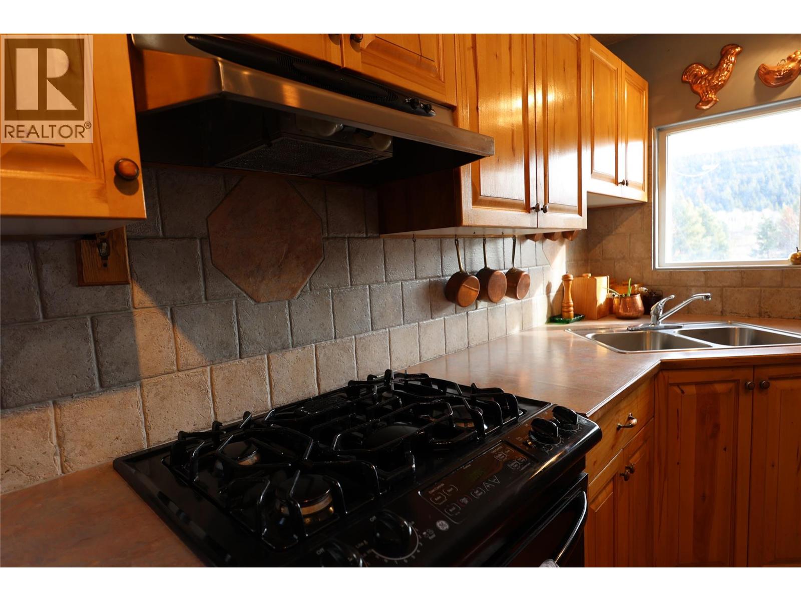8230 Hwy 5a Highway, Merritt, British Columbia  V1K 1B8 - Photo 26 - 10379012