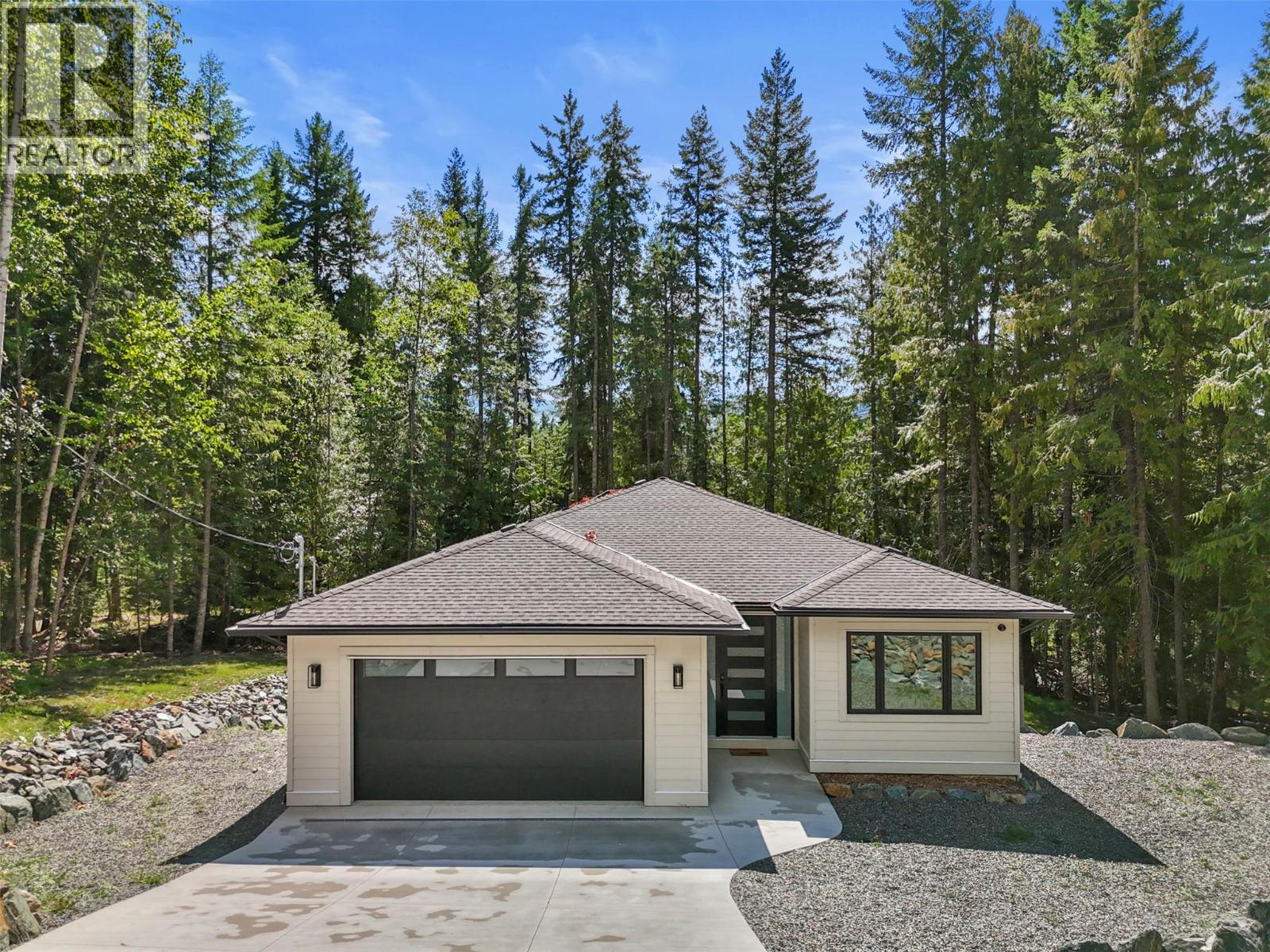 7279 Birch Close, Anglemont, British Columbia  V0E 1M8 - Photo 1 - 10379988